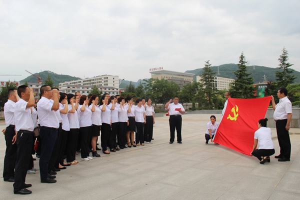 隴運(yùn)集團(tuán)公司黨委開展慶祝建黨97周年“緬懷先烈，砥礪奮進(jìn)”主題黨日活動